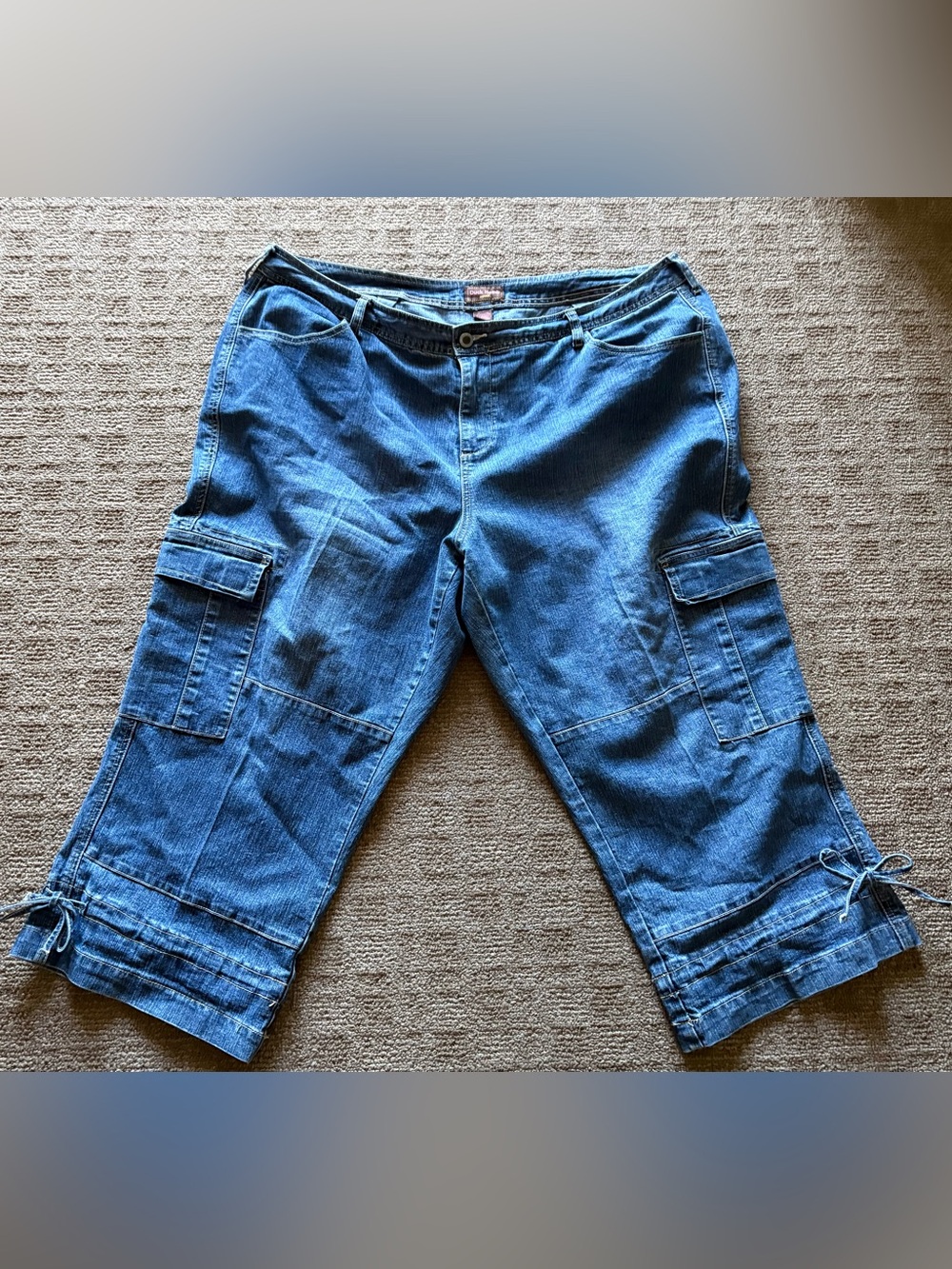 Denim Cargo Capris with cure bows at bottom (size 22)